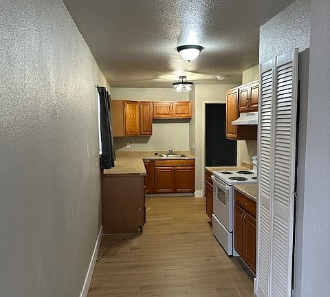 4th image of 526 N 5th Ave
