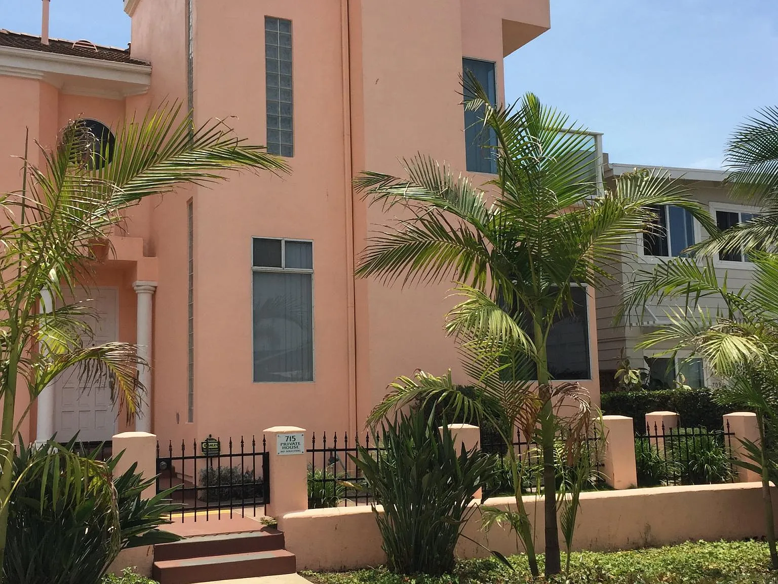 3 bed, 2.5 bath, 2309 sqft, $8,000 — Photo 2