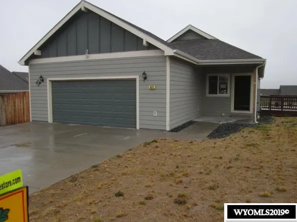 871 S 4th Ave, Mills, WY 82644