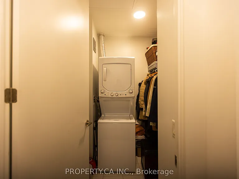 39 Roehampton Ave #4304 — Photo 11