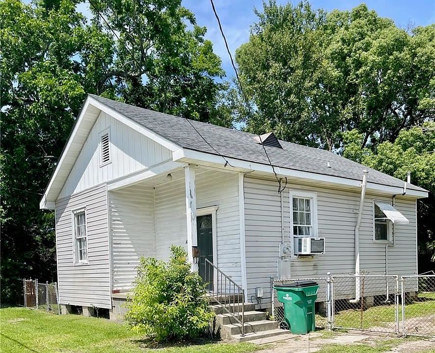 1st image of 821 N Hullen St