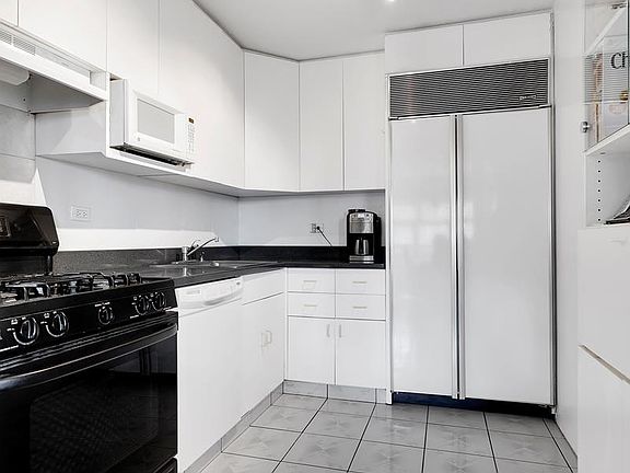 3rd image of 2039 Broadway #23E