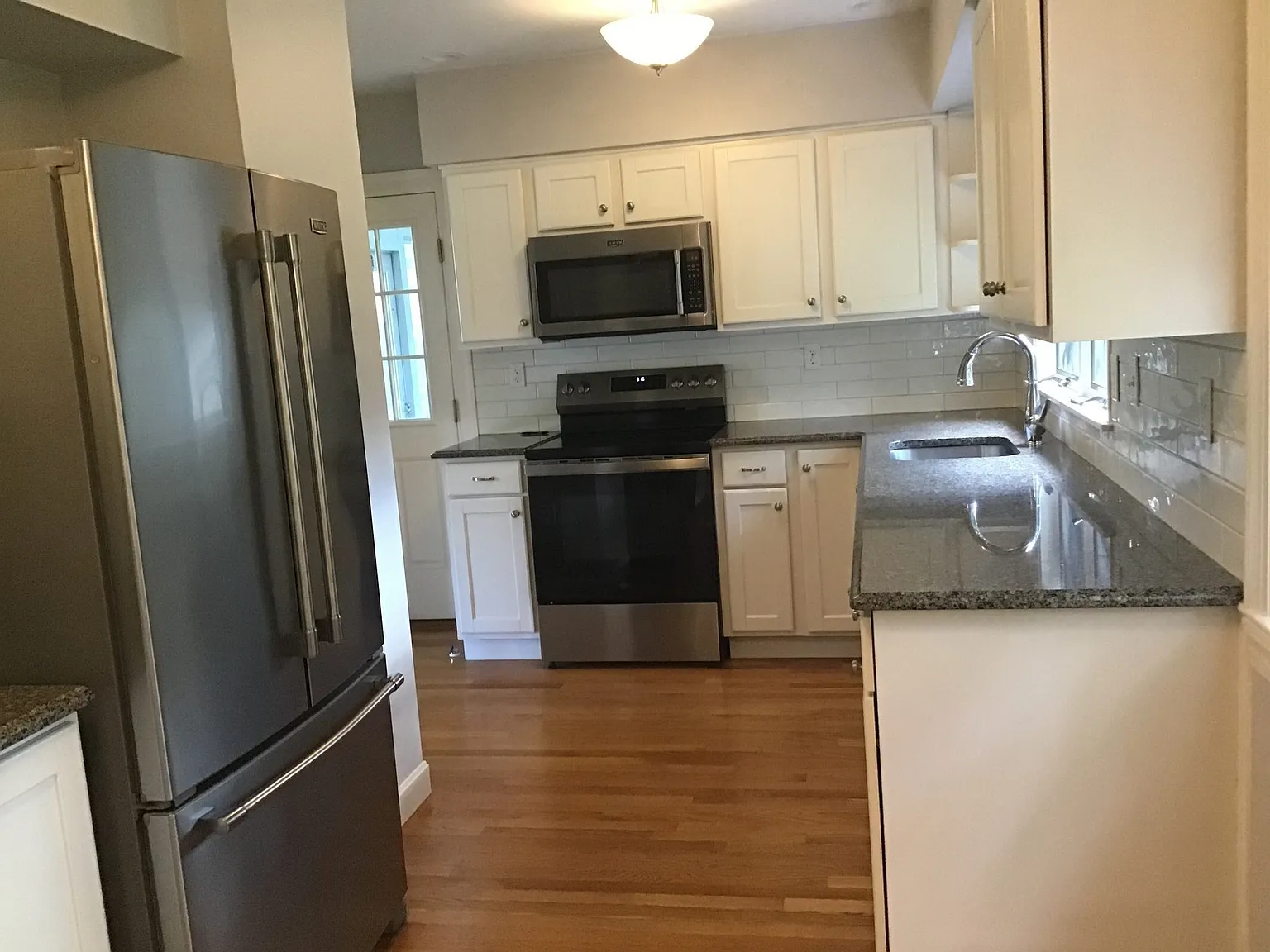 2 bed, 1.0 bath, 900 sqft, $2,650 — Photo 3
