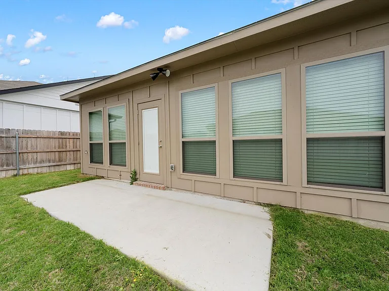 7445 Garden Glen Dr — Photo 22
