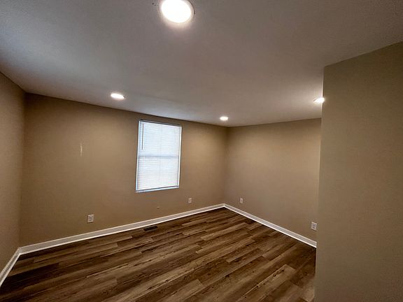 Bedroom fits a queen bed