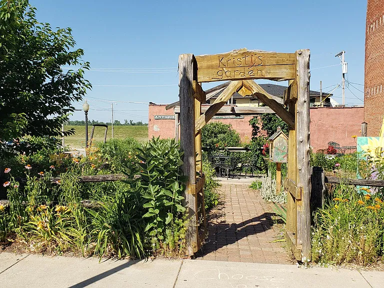 Walk to downtown Hannibal's museums, stores and other attractions like this lovely garden on Main & Bird Streets