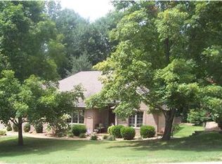 7066 Woods Dr, Newburgh, IN 47630