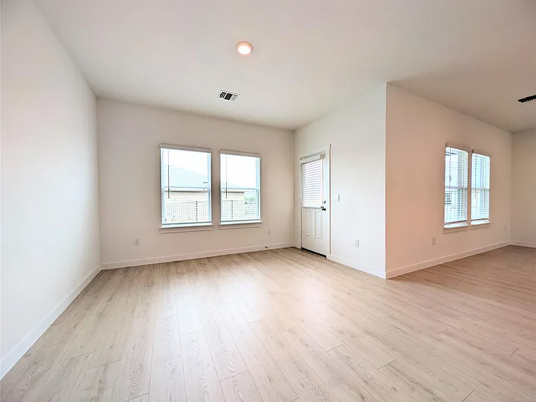 9400 Oxbow Strap Dr — Photo 13