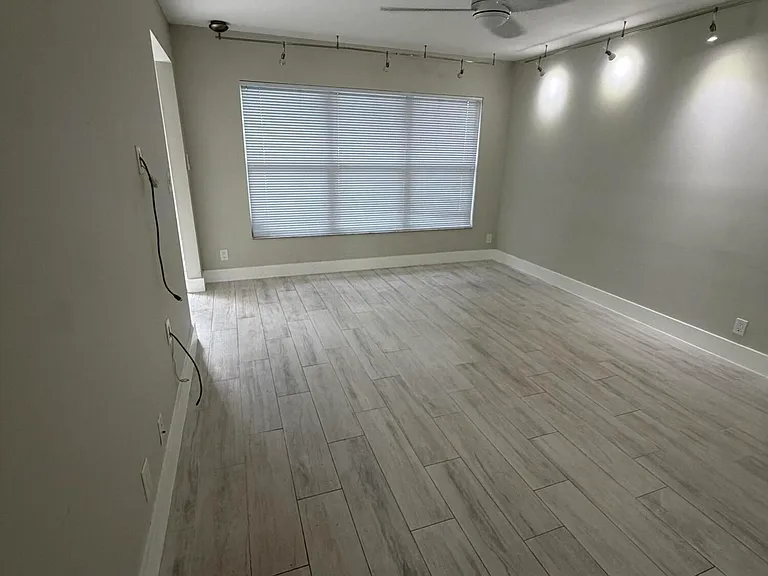 806 NW 41st Ct — Photo 3