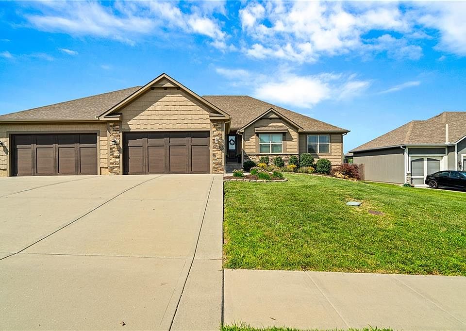 9300 SW Tsunami Ct, Lee's Summit, MO 64064 | MLS #2625506 | Zillow