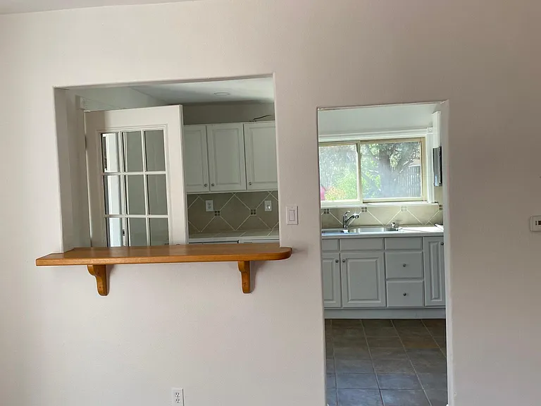 Entry to kitchen from living room