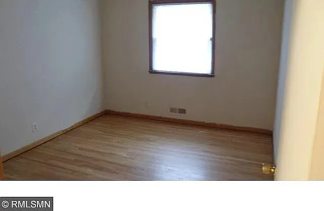 2330 Irving Ave N — Photo 7