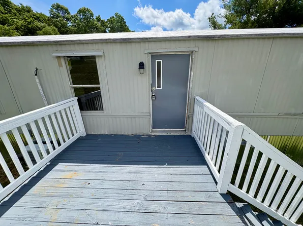 119 Lee Dr SE, Copper Hill, VA 24079