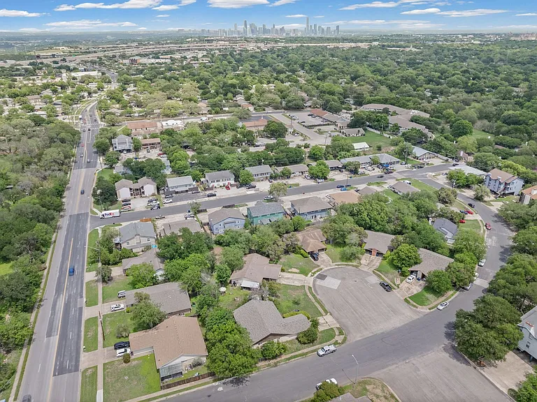 2615 Ektom Dr — Photo 36