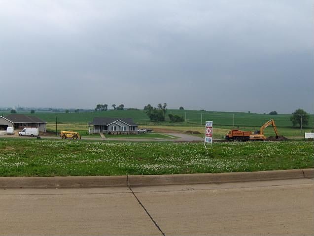 1st image of 703 Park Dr