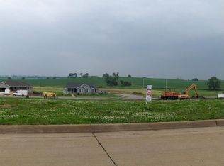 703 Park Dr, Monticello, IA 52310