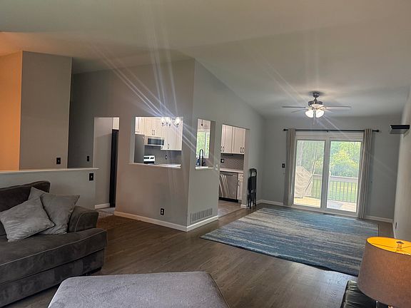 4th image of 4283 Woodstock Rd