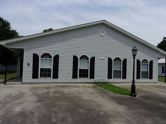 2nd image of 5755 Perry Ln #B