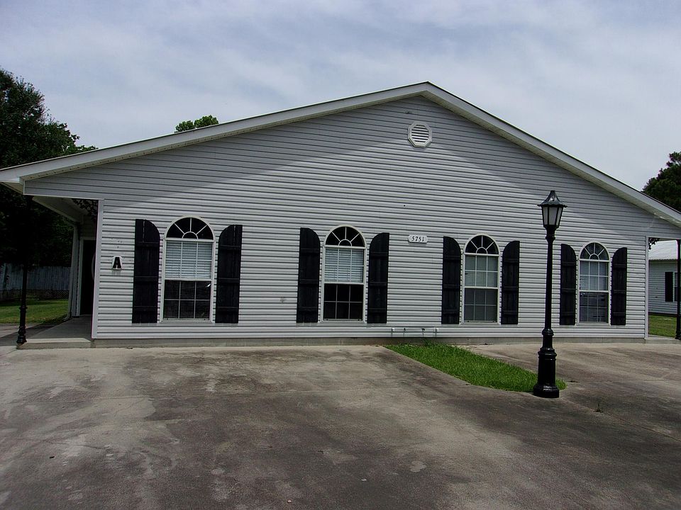 1st image of 5716 Perry Ln #A