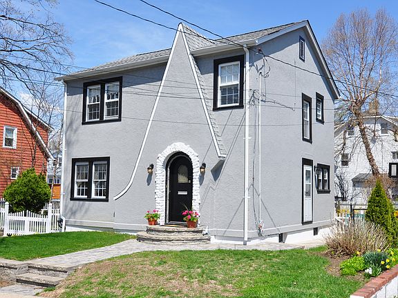 4th image of 141 Villa Ave