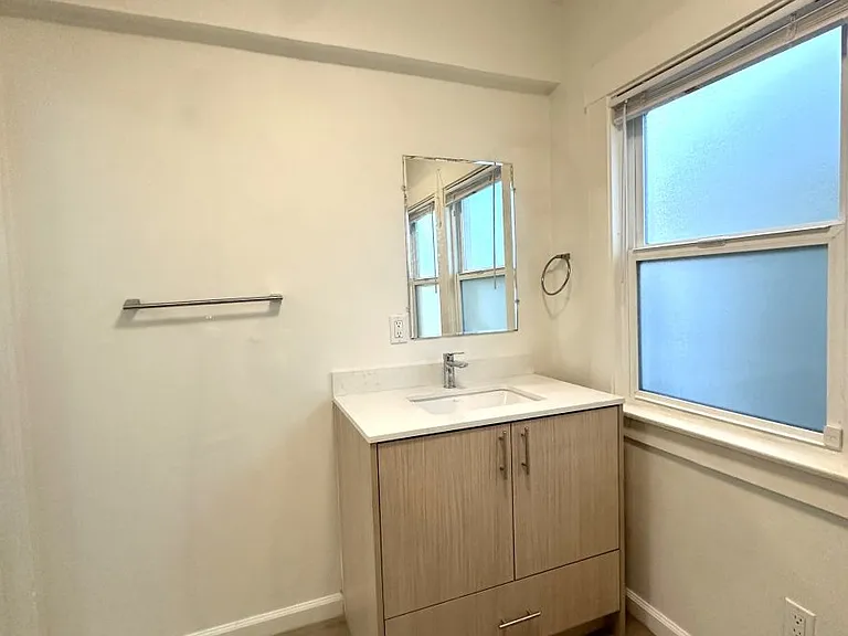 1221 Capuchino Ave #D — Photo 12