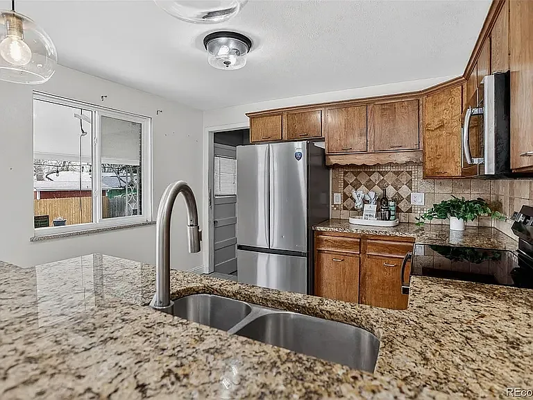 1616 S Balsam Ct — Photo 6