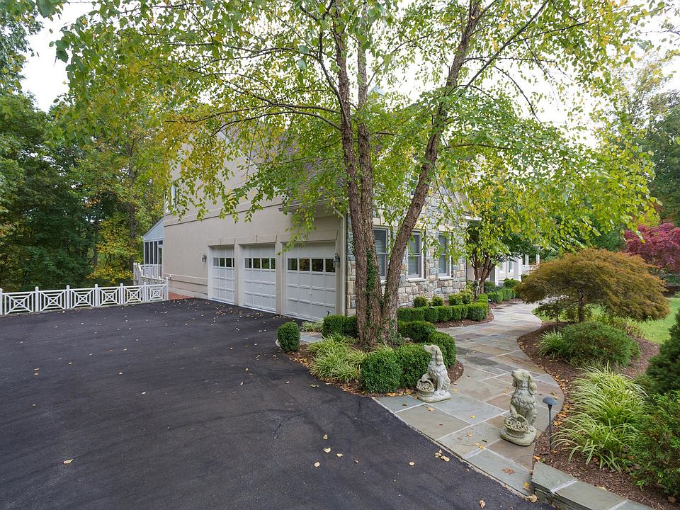2nd image of 893 Chinquapin Rd