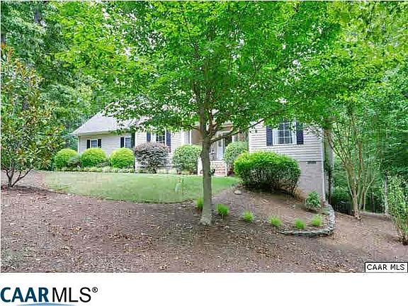 5th image of 42 Woodlawn Dr