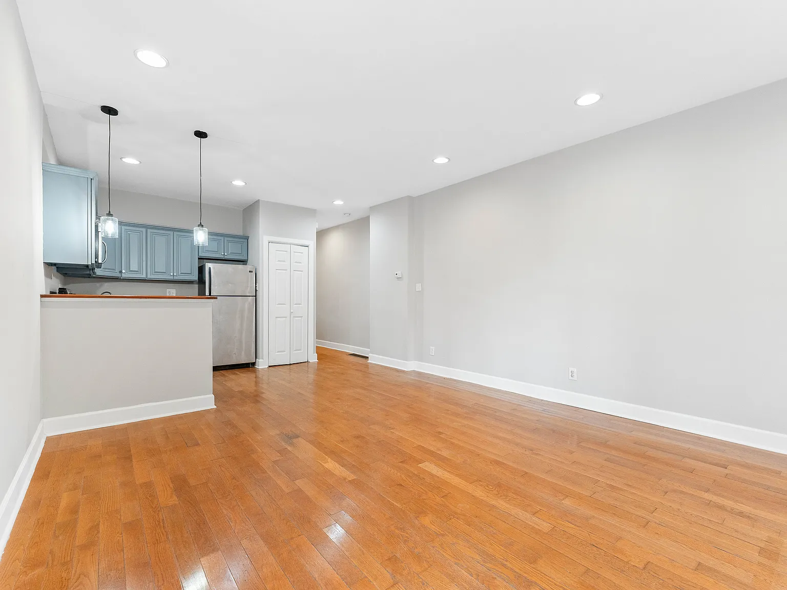 2 bed, 1000 sqft, $1,750 — Photo 3