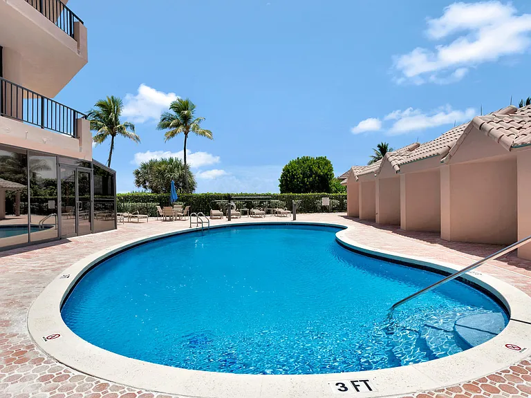 530 Ocean Dr #202 — Photo 23