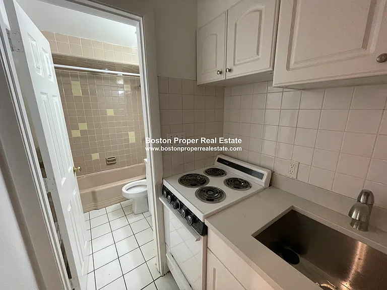 49 Gloucester St #1 — Photo 6
