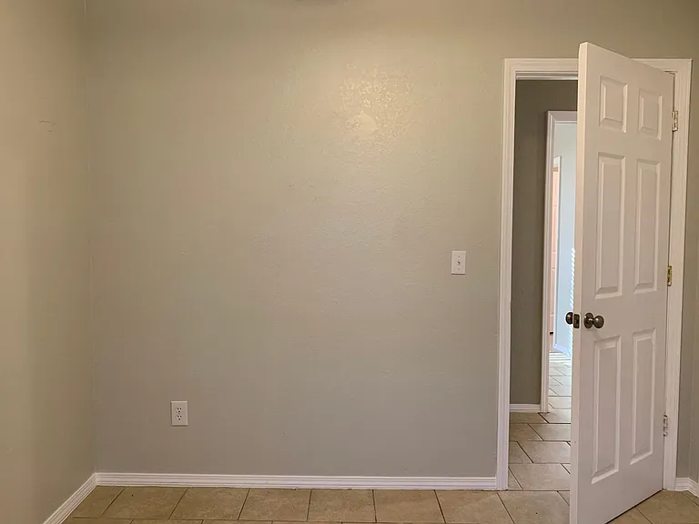 209 W Locust St — Photo 16