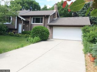 6648 Stratford Rd, Woodbury, MN 55125