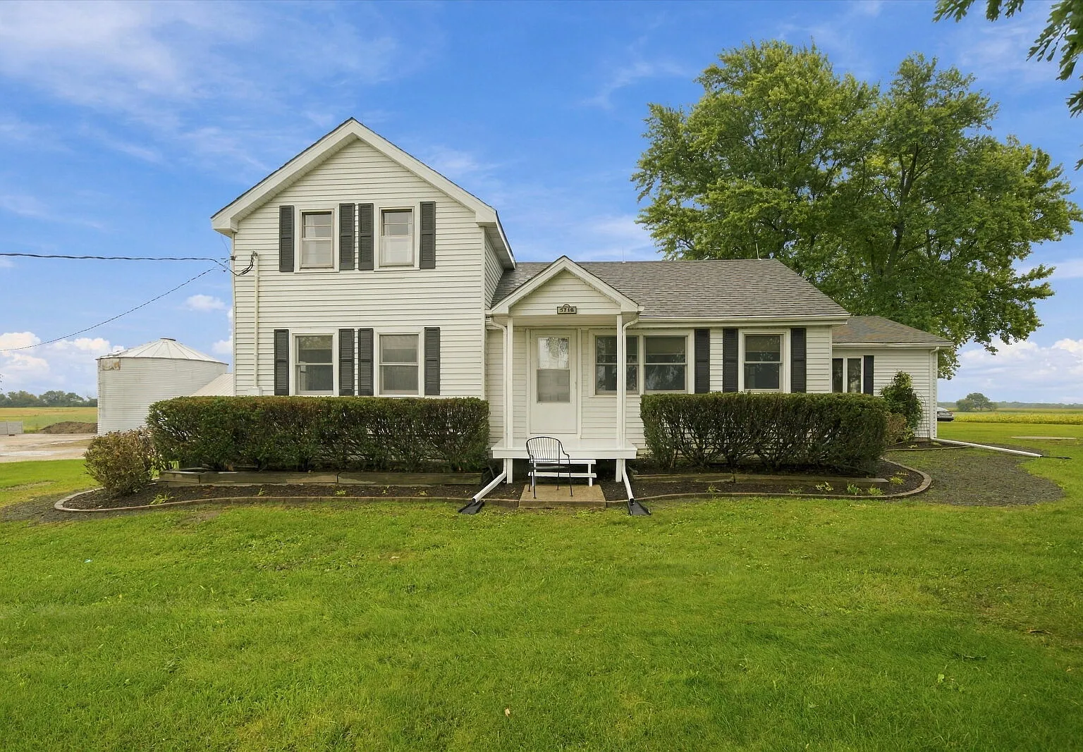 3 bed, 1.0 bath, 2091 sqft, $2,490 — Photo 1