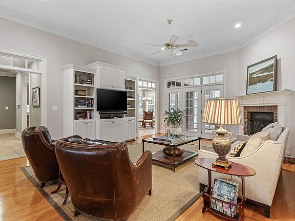 5th image of 23 Gleneagle Ln.