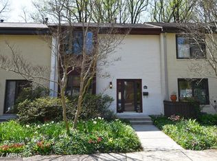 2071 Golf Course Dr, Reston, VA 20191