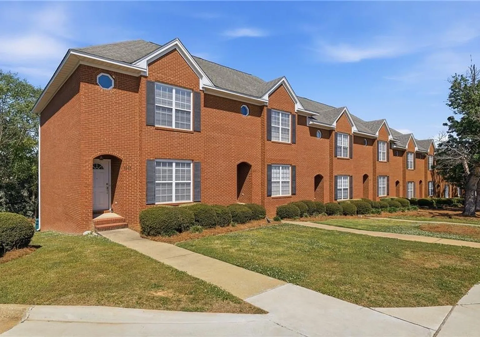 Brick Townhome in Meadowbrook! — Photo 2