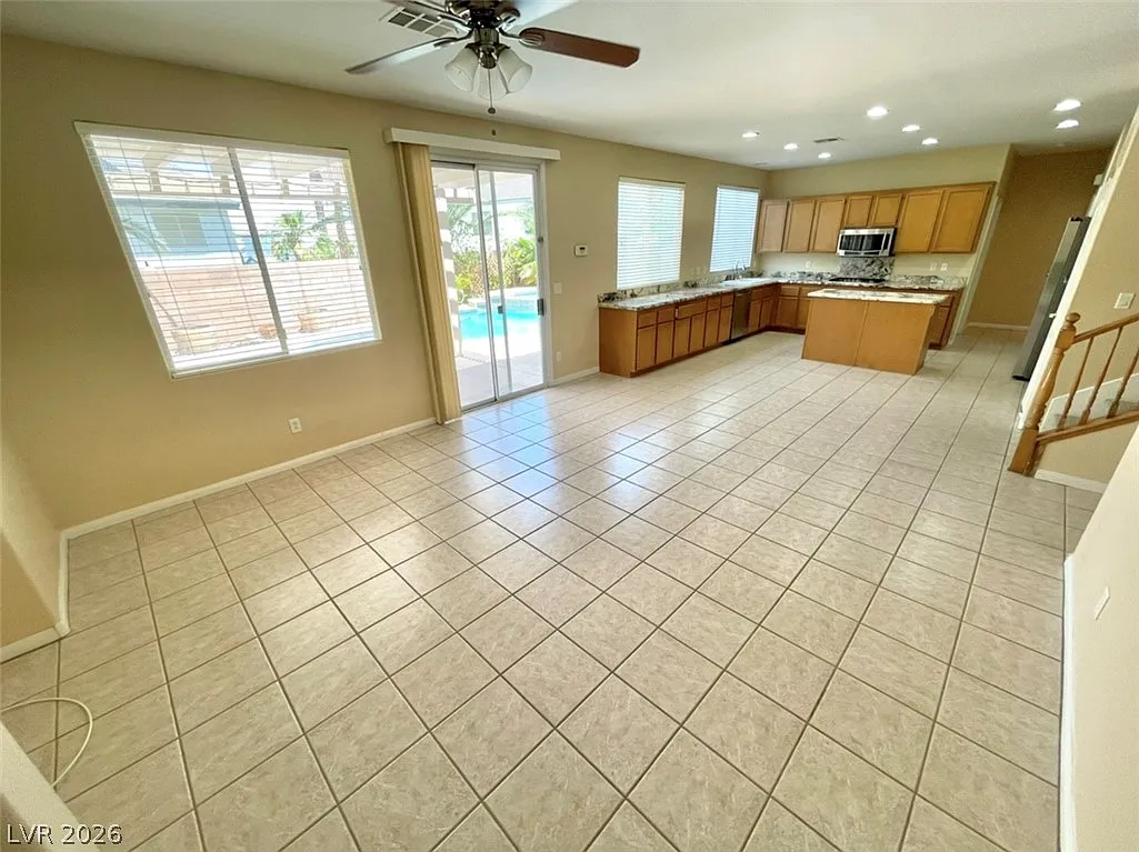 4 bed, 3.0 bath, 3014 sqft, $3,395 — Photo 4