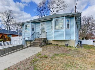 7 1st St, Ronkonkoma, NY 11779