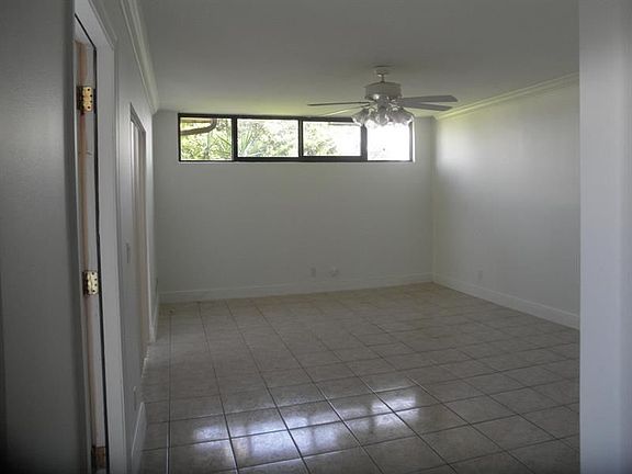 3rd image of 3919 Victoria Dr #3919