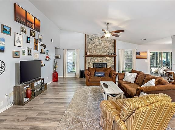 4th image of 4028 Bon Rea Dr