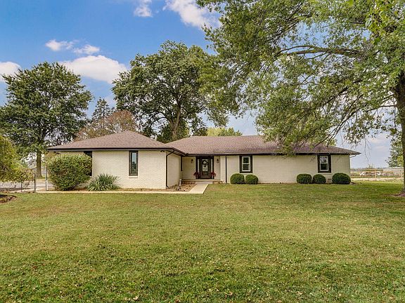 3rd image of 851 W Meadowview Drive