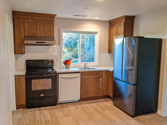 4th image of 561 4th Ave #565