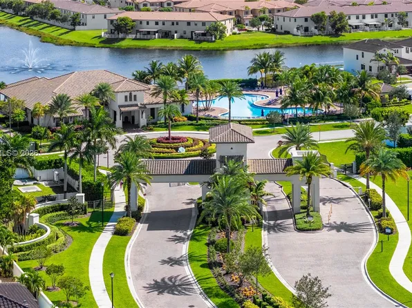 3573 W 93rd Pl, Hialeah, FL 33018