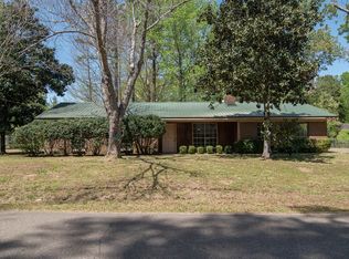 72 Lakeside Dr, Vicksburg, MS 39180