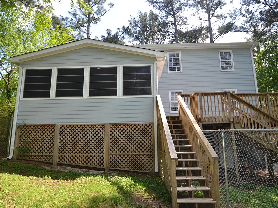 2nd image of 303 Devon Ct
