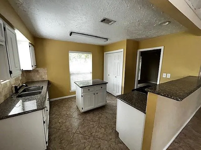 9631 Dundalk St — Photo 4