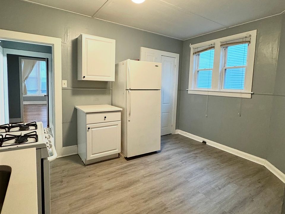 1st image of 223 Gano St #1