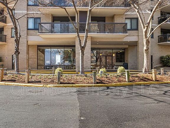 3rd image of 309 Yoakum Pkwy APT 408