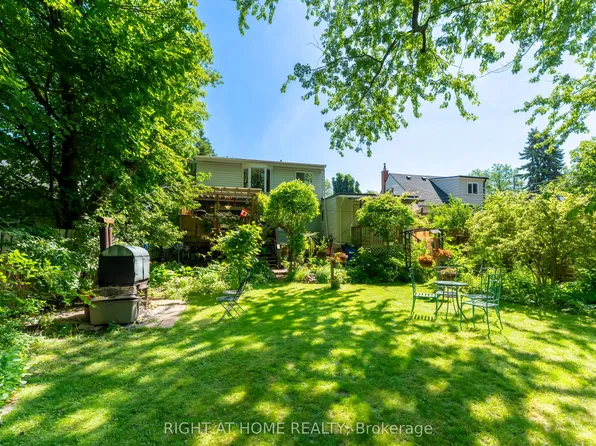30 Allister Ave, Toronto, ON M1M 3K9